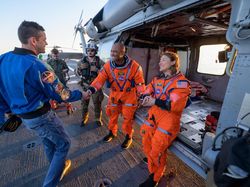 Senyum Haru Astronaut Artemis II Usai 10 Hari Keliling Bulan