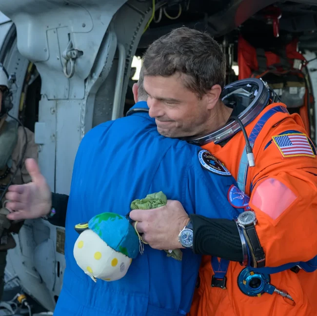 Senyum Haru Astronaut Artemis II Usai 10 Hari Keliling Bulan