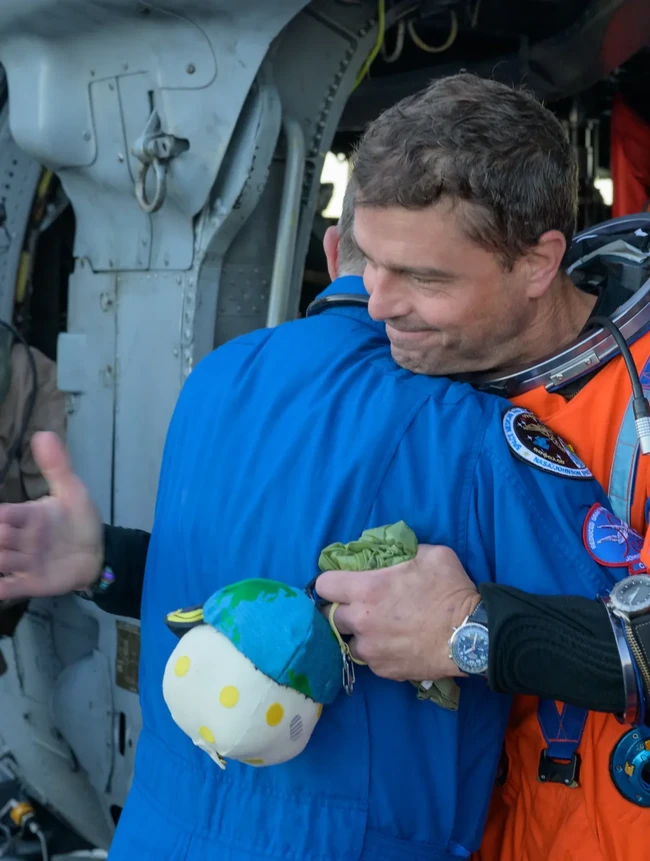 Senyum Haru Astronaut Artemis II Usai 10 Hari Keliling Bulan