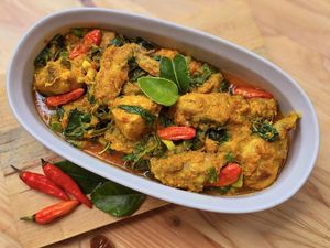 Resep Ayam Woku Belanga Khas Manado: Wangi Kemangi dan Pedas Nikmat!