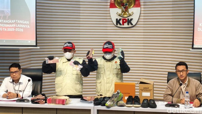 Bupati Tulungagung Gatut Sunu Wibowo (GSW) ditetapkan sebagai tersangka oleh KPK dalam kasus pemerasan terhadap Kepala Organisasi Perangkat Daerah (OPD). (Kurniawan/detikcom)