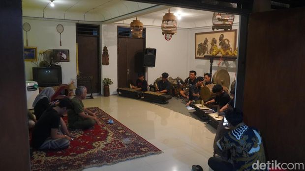 Cafe unik Surabaya Sasana Bhagavadgita, Cafe Nyentrik di Surabaya yang Sajikan Gamelan dan Suasana