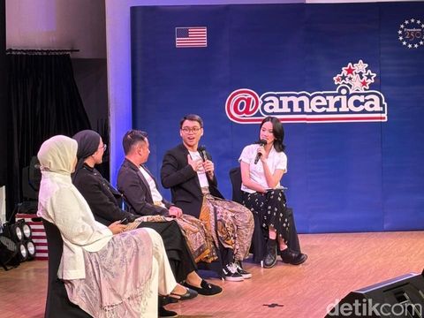 Camp Broadway Indonesia Para mentor dari Camp Broadway Indonesia (CBI) dalam acara pelepasan delegasi Indonesia untuk Camp Broadway Ensemble New York di panggung The New York Pops 43rd Anniversay Gala, Carnegie Hall, New York, pada 27 April 2026.