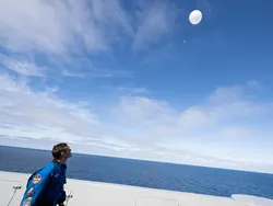 Dari Bulan ke Bumi! Detik-detik Artemis II Splashdown Bikin Merinding