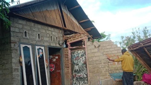 Salah satu rumah terdampak gempa di Flores Timur.