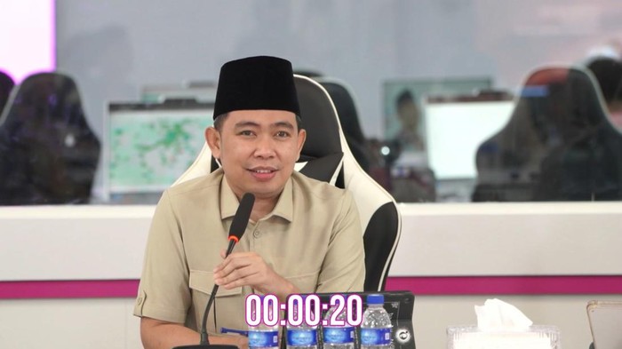 Gus Fawait dalam program live streaming Gus Bupati Menjawab sebagai inovasi transparansi pemerintahan.