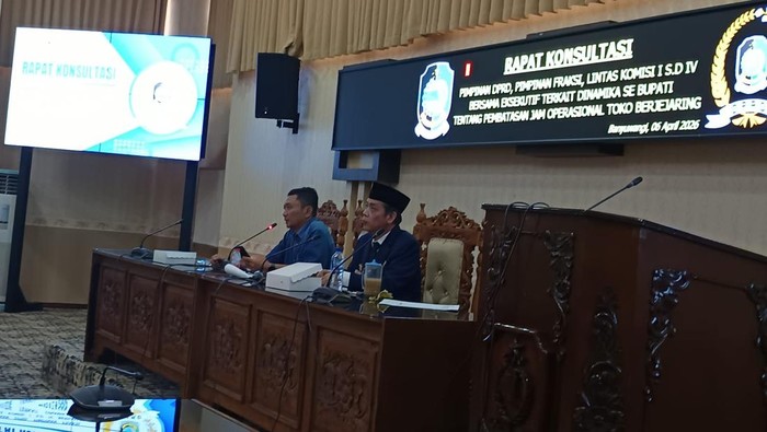 Hearing DPRD Banyuwangi terkait pembahasan SE pembatasan jam operasional toko Retail.