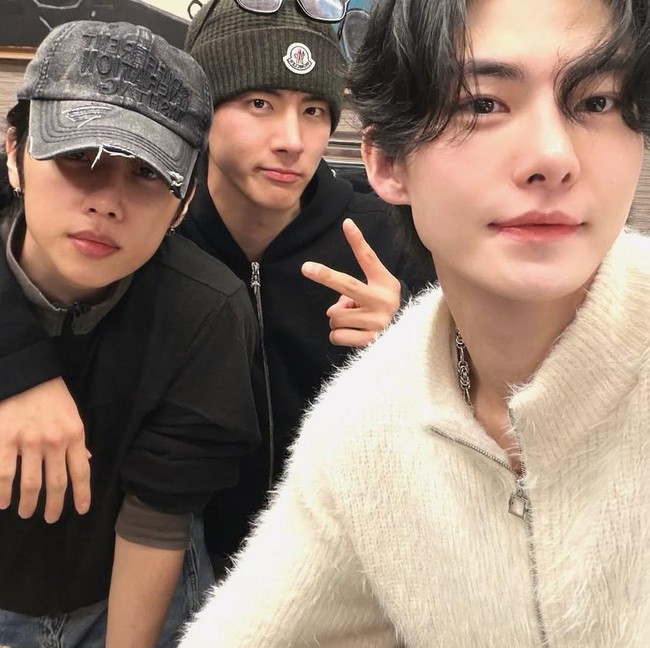 Hwall Reuni sama Eric dan Sunwoo THE BOYZ!