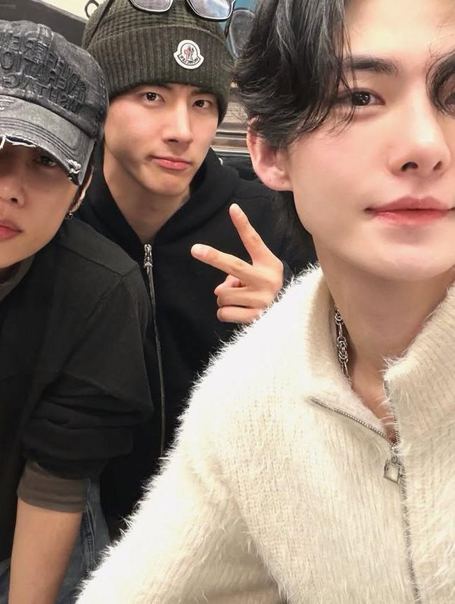 Hwall Reuni sama Eric dan Sunwoo THE BOYZ!