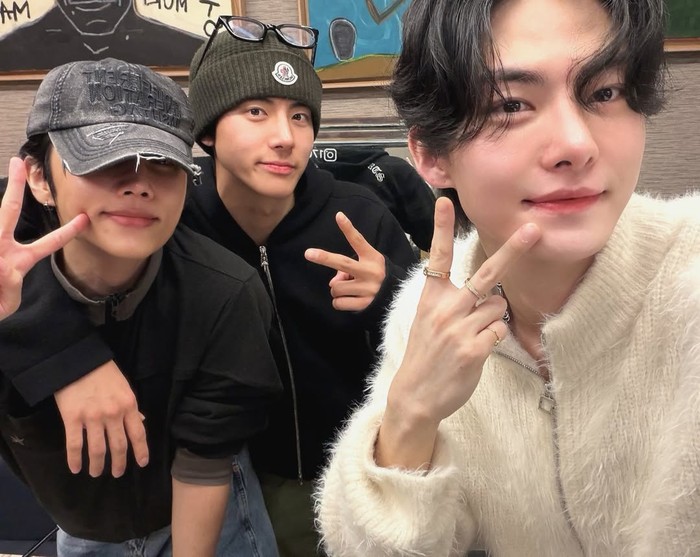 Hyunjun Hur (Hwall) eks member THE BOYZ.