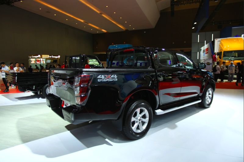 Isuzu D-Max Rodeo diperlihatkan di GAIKINDO Indonesia International Commercial Vehicle Expo (GIICOMVEC) 2026. Isuzu D-Max Rodeo diperlihatkan di GAIKINDO Indonesia International Commercial Vehicle Expo (GIICOMVEC) 2026.