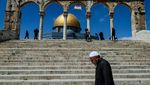 Ribuan Jemaah Salat Jumat di Al-Aqsa Usai Dibuka Kembali