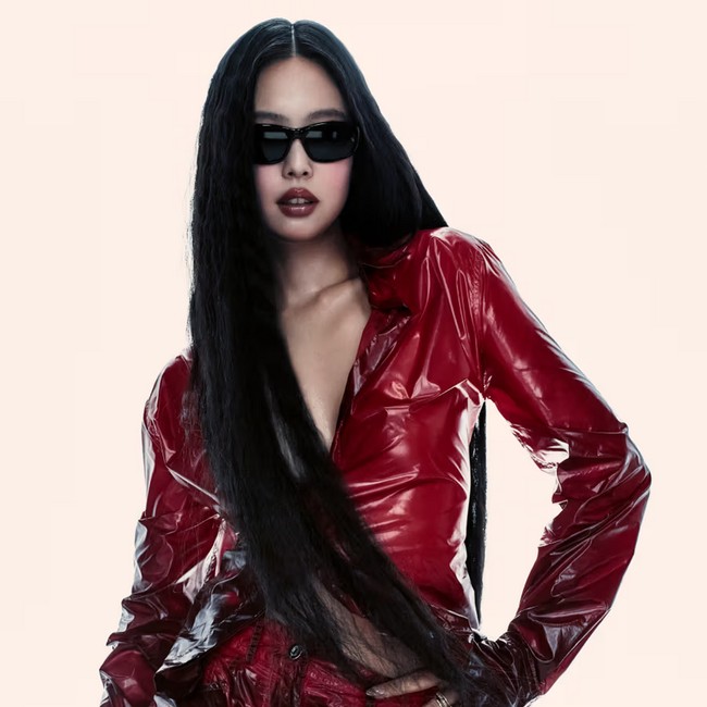 Gaya Seksi-Fierce Jennie BLACKPINK Jadi Brand Ambassador Ray-Ban