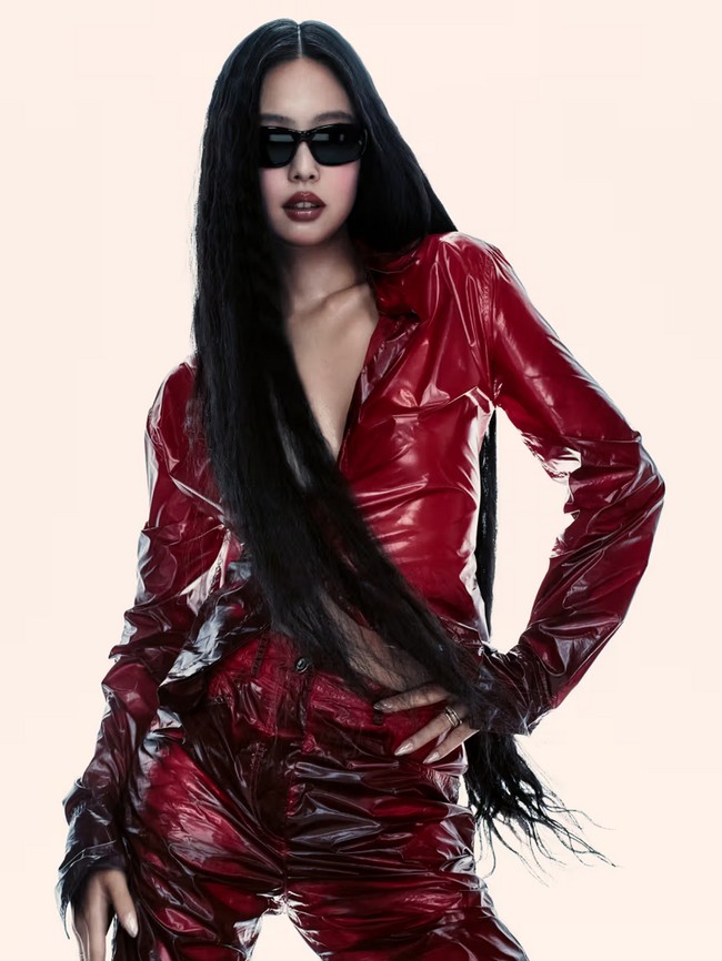 Gaya Seksi-Fierce Jennie BLACKPINK Jadi Brand Ambassador Ray-Ban