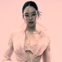 Peluncuran kampanye ini sekaligus menandai siluet terbaru Ray-Ban Meta Blayzer Optics yang akan menjadi desain optik paling ramping dari merek tersebut. Bingkai baru ini diklaim lebih ringan dan fleksibel untuk berbagai tipe wajah. Foto: Dok. Ray-Ban