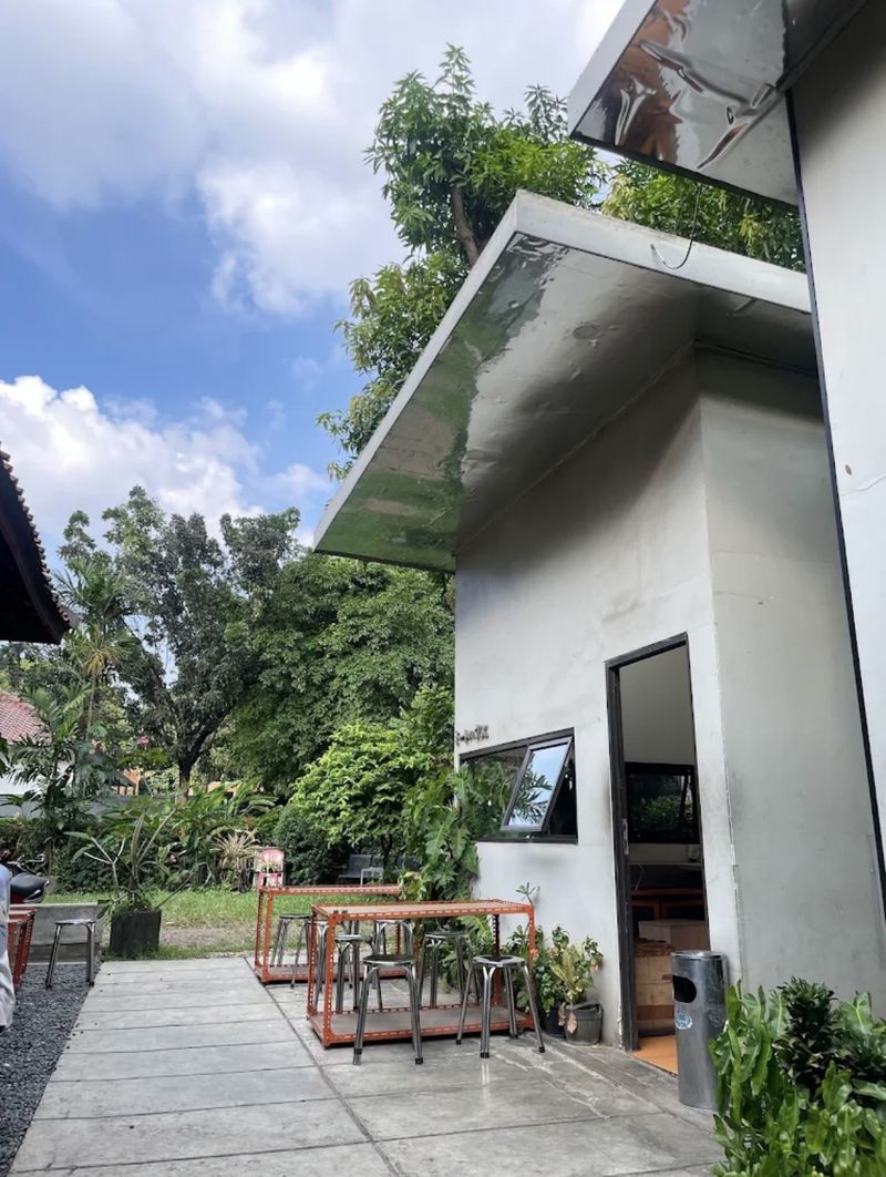Kafe vibes Bandung di Manggarai Kafe vibes Bandung di Manggarai