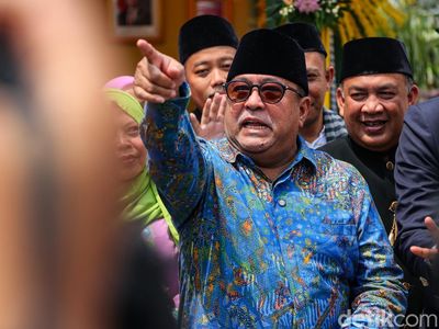 Kedatangan Rano Karno Meriahkan Panggung Lebaran Betawi
