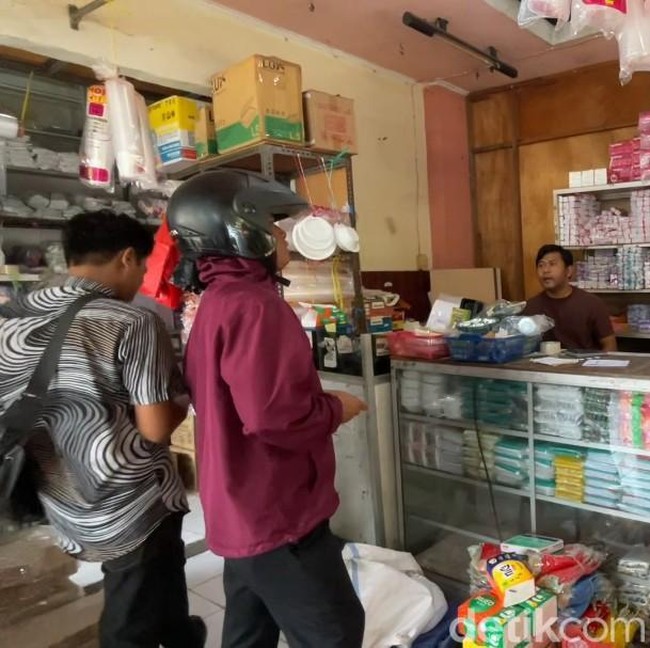 Melejitnya Harga Plastik di Lamongan hingga Capai 100%