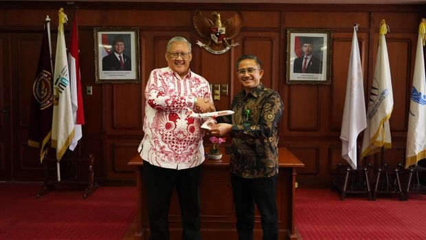 PTDI dan Batam Aero Technic menjalin kerja sama dalam MRO pesawat. Kolaborasi ini bertujuan meningkatkan kapabilitas dan efisiensi layanan purna jual.