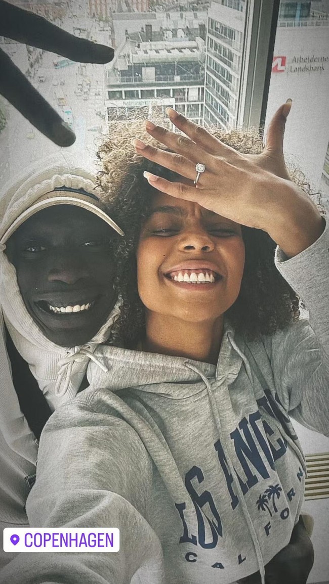 Wendy Thembelihle Juel merupakan mantan istri TikToker, Khaby Lame. Perpisahannya dengan TikToker terkaya itu menuai perbincangan karena isu gugatan harta gono-gini. Foto: Instagram
