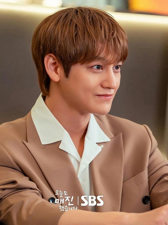 Menurut mereka, penampilannya nyaris tak berubah sejak saat itu. Sebagian memuji penampilan Kim Bum yang semakin matang tapi tak kehilangan aura muda yang menjadi ciri khasnya. Foto: Dok. SBS