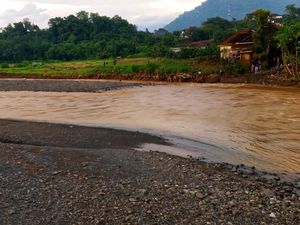 Cemari Sungai Cidadap, ESDM Jabar Tutup Tambang Emas Ilegal Guguntur