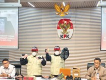 Bukti Pemerasan Bupati Tulungagung: 4 Pasang Sepatu LV hingga Rp 335 Juta