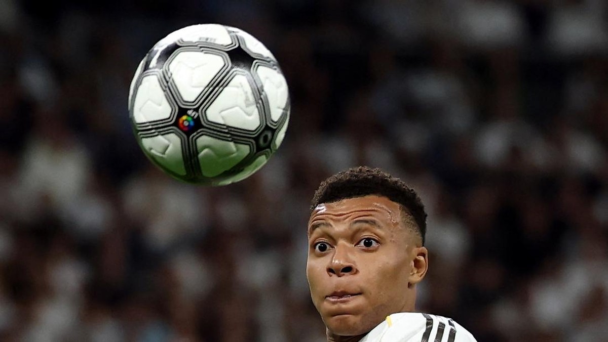 Kylian Mbappe balik, Real Madrid malah melempem. (REUTERS/Gonzalo Fuentes)