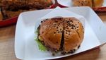 Nyamm! Burger Juicy nan Premium Ini Lagi Viral di SCBD