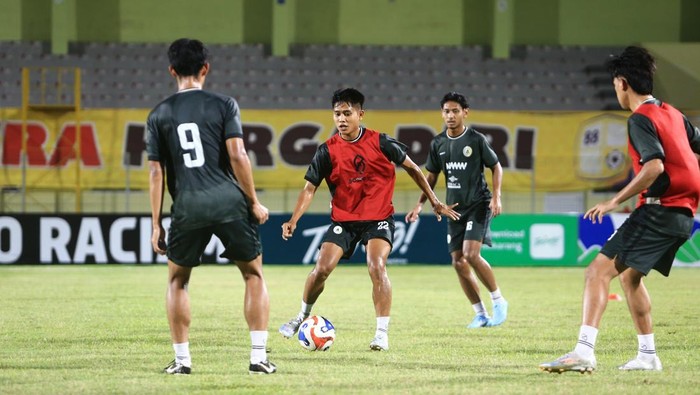 PSS Sleman akan dijamu tuan rumah Barito Putera pada pekan ke-24 Championship 2025/2026 malam nanti. Berikut prediksi susunan pemainnya.