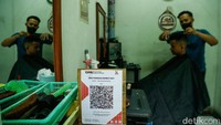Program digitalisasi tersebut telah memasuki tahap ketiga sejak dimulai pada Juli 2025 dan berlanjut pada Desember 2025. Transformasi ini tidak hanya mencakup penerapan transaksi non-tunai, tetapi juga penguatan sistem keuangan digital secara menyeluruh di lingkungan pasar tradisional.