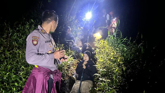 Evakuasi pendaki Lawu yang tersesat