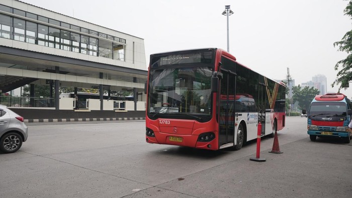 Per hari ini, bus Transjakarta (TransJ) B11 kembali melayani pemberhentian hingga kawasan Summarecon Bekasi. (dok TransJ)