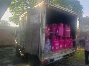 Polisi Gerebek Vila Markas Pengoplos LPG di Bogor, Ratusan Tabung Disita