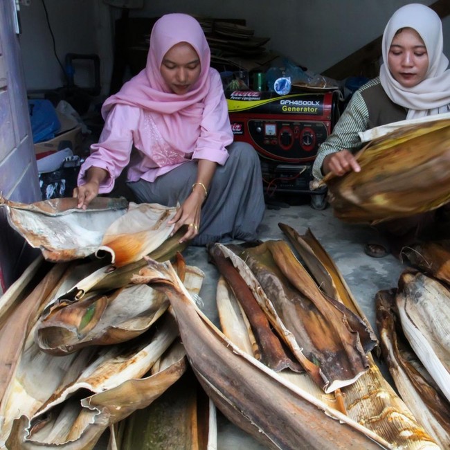 Piring Pelepah Pinang, Inovasi Limbah yang Bernilai Ekonomi