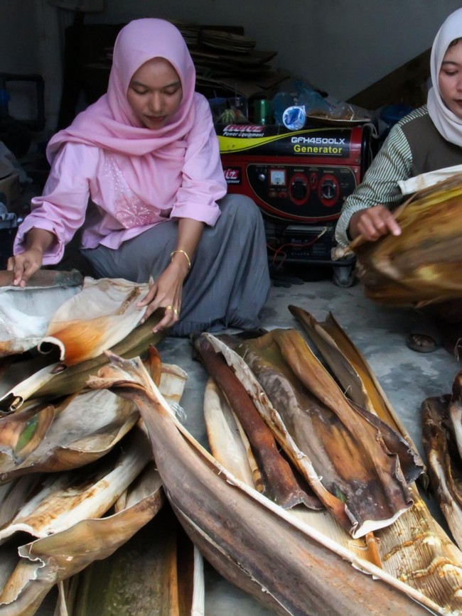 Piring Pelepah Pinang, Inovasi Limbah yang Bernilai Ekonomi