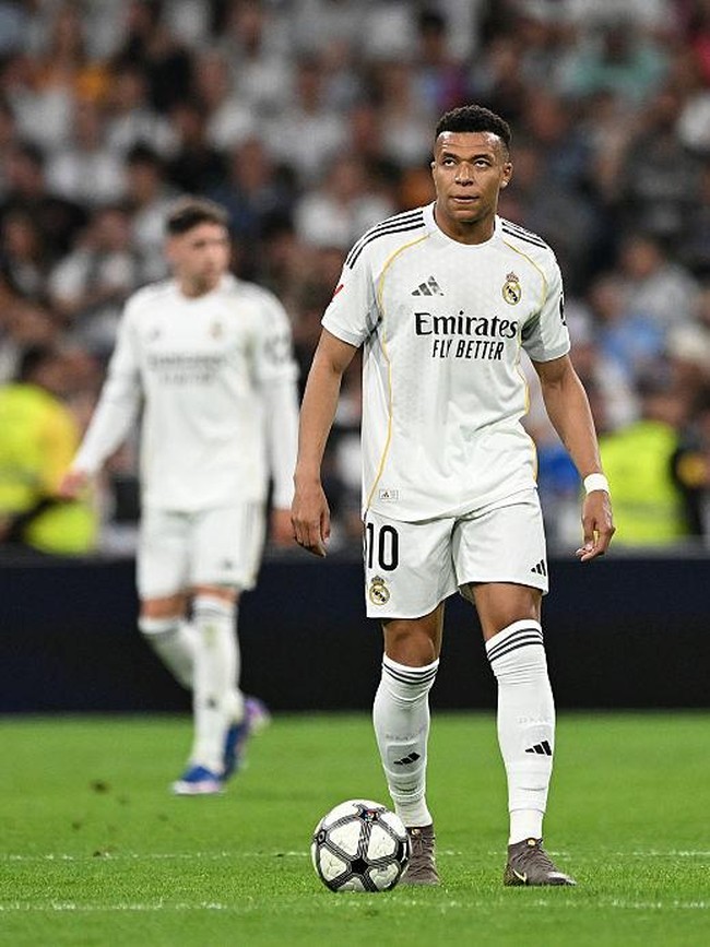 Real Madrid Overhaul: Cari Pelatih Baru, 8 Pemain Dilepas