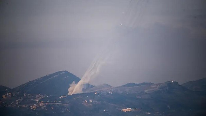 Rockets being launched from Lebanon towards Israel as seen from the Israeli side of the border with Lebanon, following an escalation between Hezbollah and Israel amid the US-Israeli conflict with Iran, March 3, 2026. (File photo: Reuters)