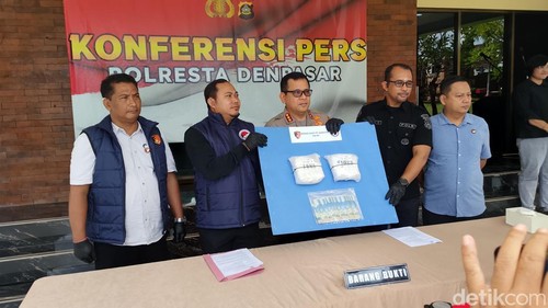 Rilis kasus pengungkapan peredaran sabu-sabu 2 kilo di Polresta Denpasar, Sabtu (11/4/2026). Dokumentasi Wibhi Leksono