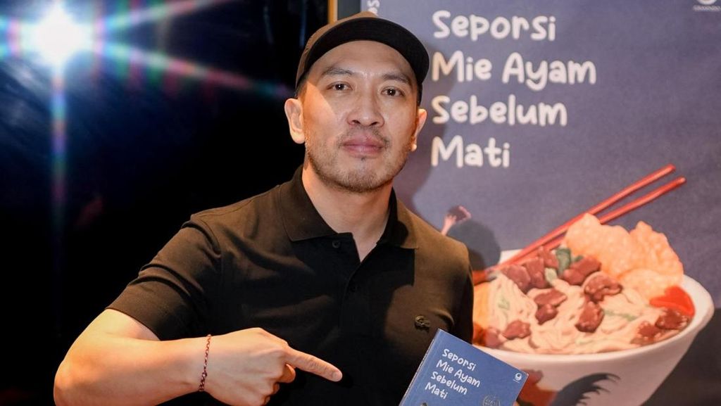 Cerita Seporsi Mie Ayam Sebelum Mati Persis di Novel Demi Ekspektasi Pembaca