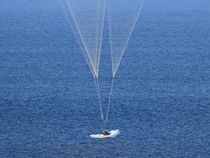 Video Kapsul Artemis II Kembali ke Bumi Setelah Misi Mengitari Bulan