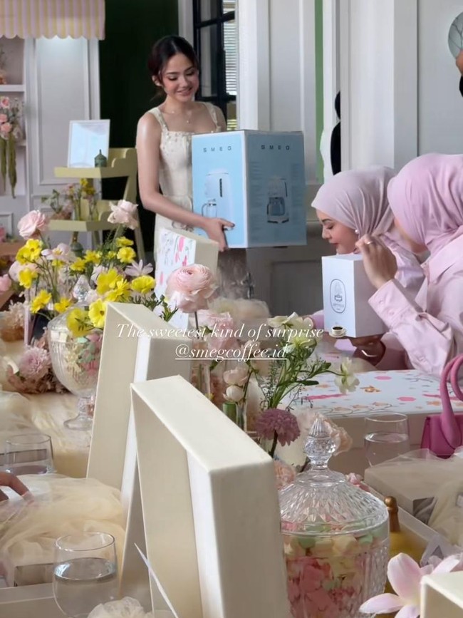 Syifa Hadju Gelar Bridal Lunch, Bagi-bagi Mesin Kopi hingga Tumbler!