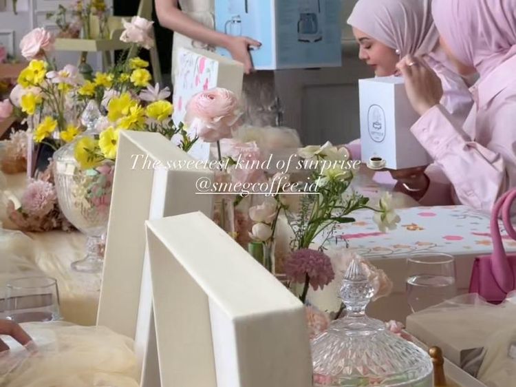 Syifa Hadju Gelar Bridal Lunch, Bagi-bagi Mesin Kopi hingga Tumbler!