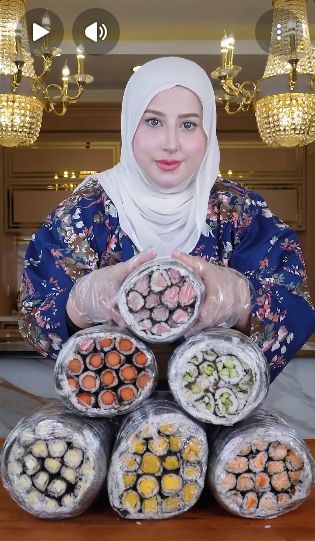 Tasyi Athasyia bikin sushi megalodon