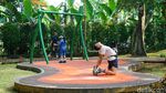 Akhir Pekan di Taman Spathodea, Warga Nikmati Ruang Terbuka Hijau