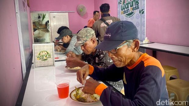 Warung di Bojonegoro Warung di Bojonegoro Ini Viral, Makan Sepuasnya Bayar Seikhlasnya