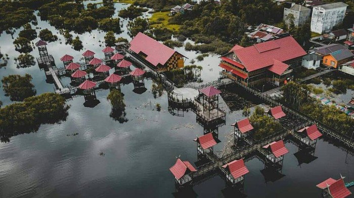 Pesona Wisata Air Hitam Dermaga Kereng Bangkirai Palangka Raya