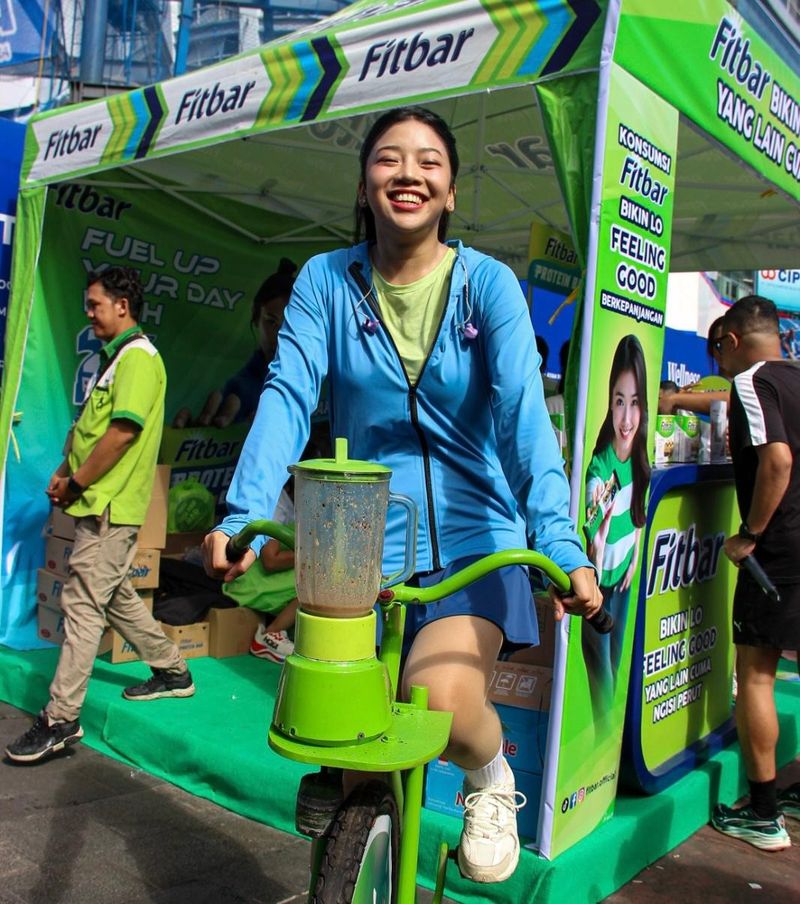 Anggis Devaki Ramaikan Fitcar by Fitbar di CFD Anggis Devaki Ramaikan Fitcar by Fitbar di CFD
