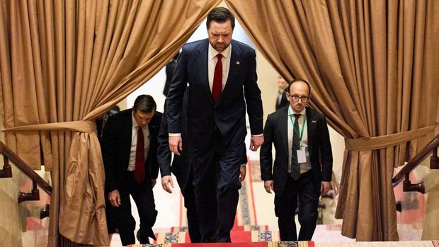 AS dan Iran Bahas Perdamaian di Islamabad, JD Vance Temui PM PakistanAmerika Serikat dan Iran memulai perundingan perdamaian tingkat tinggi di Islamabad, Pakistan, dalam upaya meredakan konflik yang memanas di kawasan Timur Tengah. Pertemuan ini menjadi salah satu kontak langsung paling signifikan antara kedua negara dalam beberapa dekade terakhir. Jacquelyn Martin/Pool via REUTERS