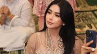 Bebizie mengatakan saat ini masih menikmati kesendirian karena pernah mengalami momen gak enak perihal percintaan. Hal itu terjadi saat dirinya bercerai dari anak komedian senior Mpok Atiek. (Foto: dok Instagram bebizie)